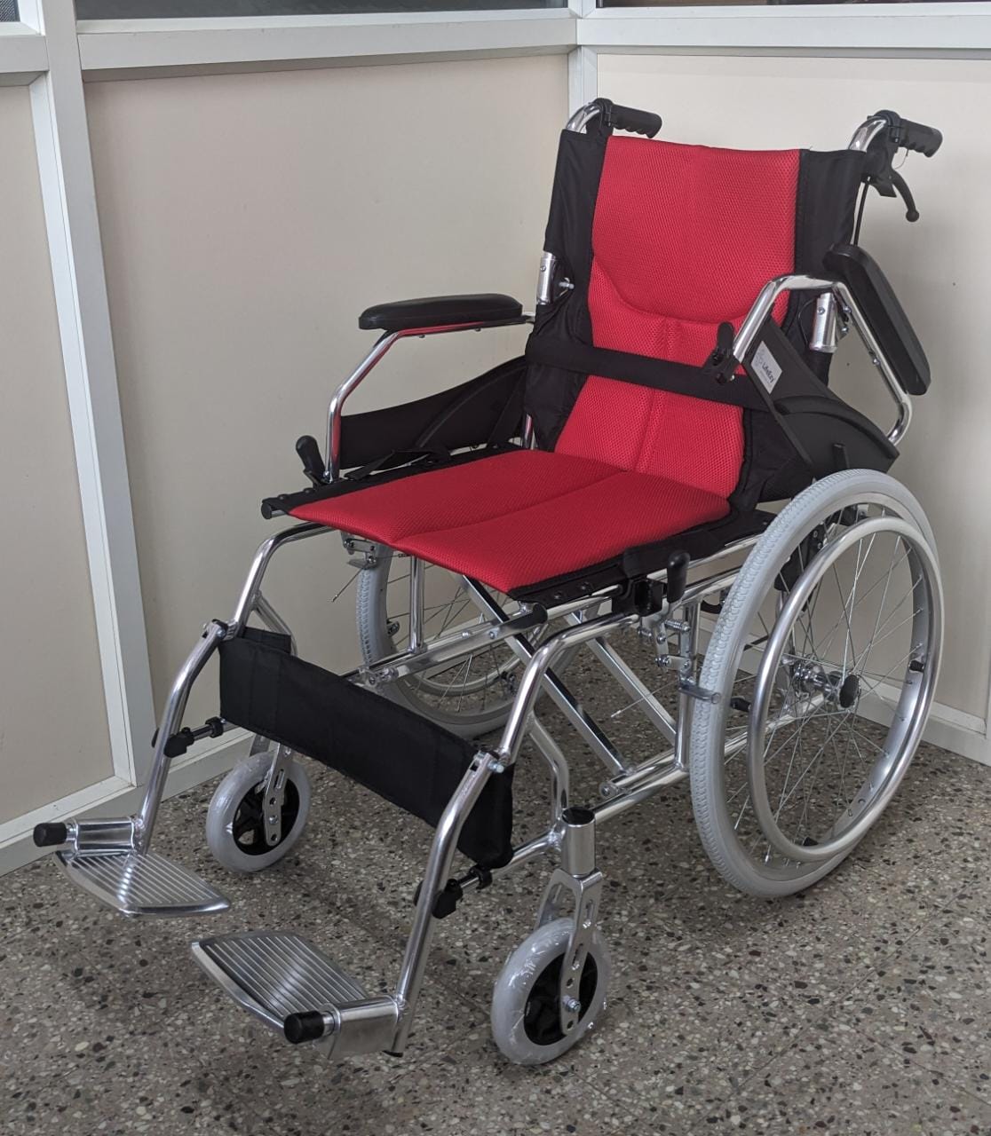 ROYCE 7 LIGHTWEIGHT TRAVEL WHEEL CHAIR